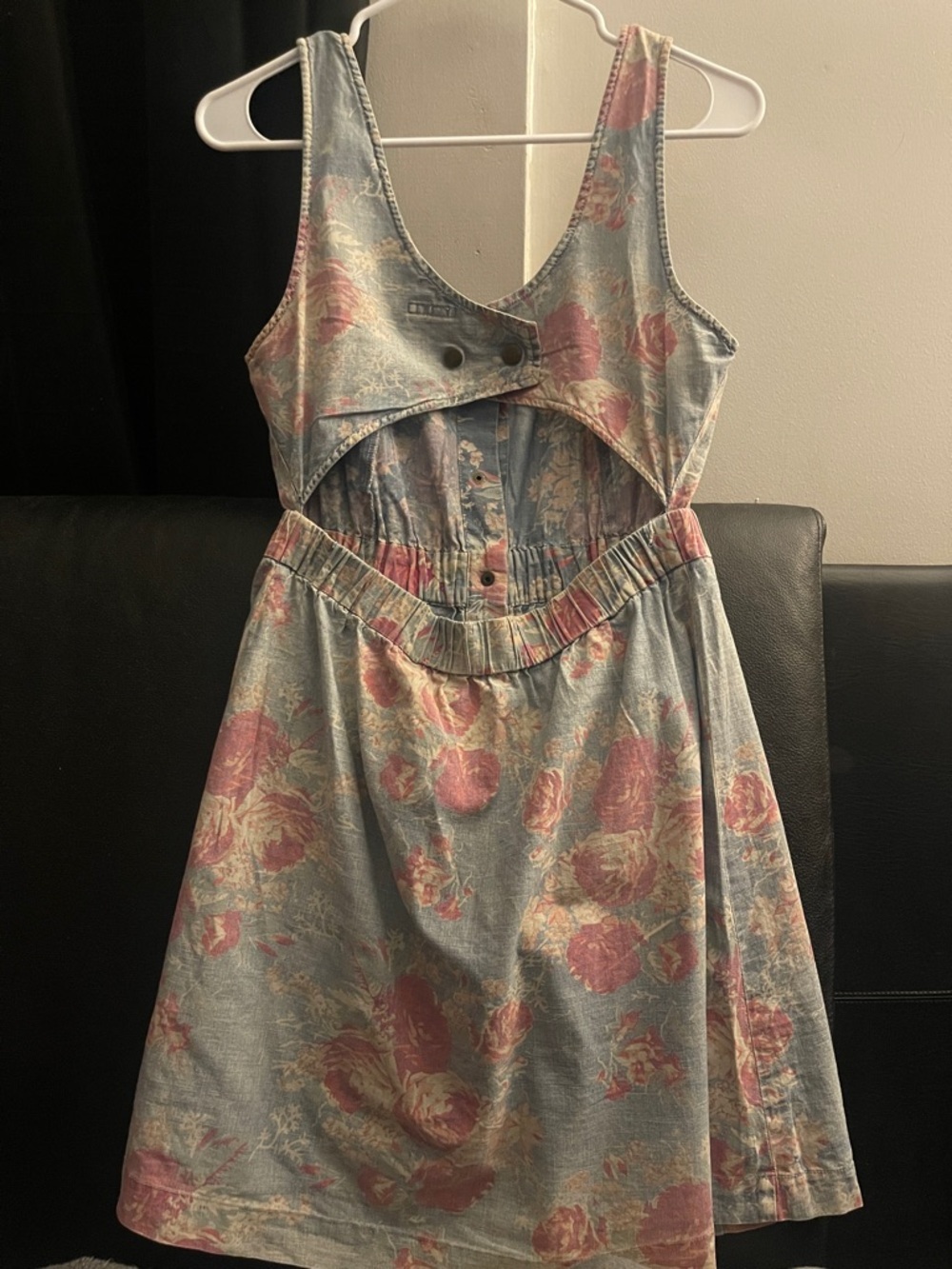 UO Kimchi Blue Light Blue Denim Dress with Pink Floral Print Size Medium NWOT